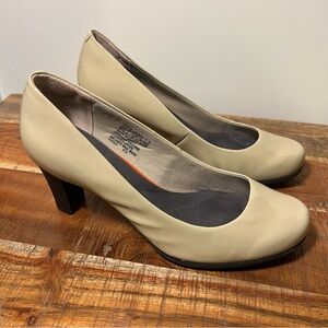 Rockport Elegant Beige Women's Heels, Size 8.5